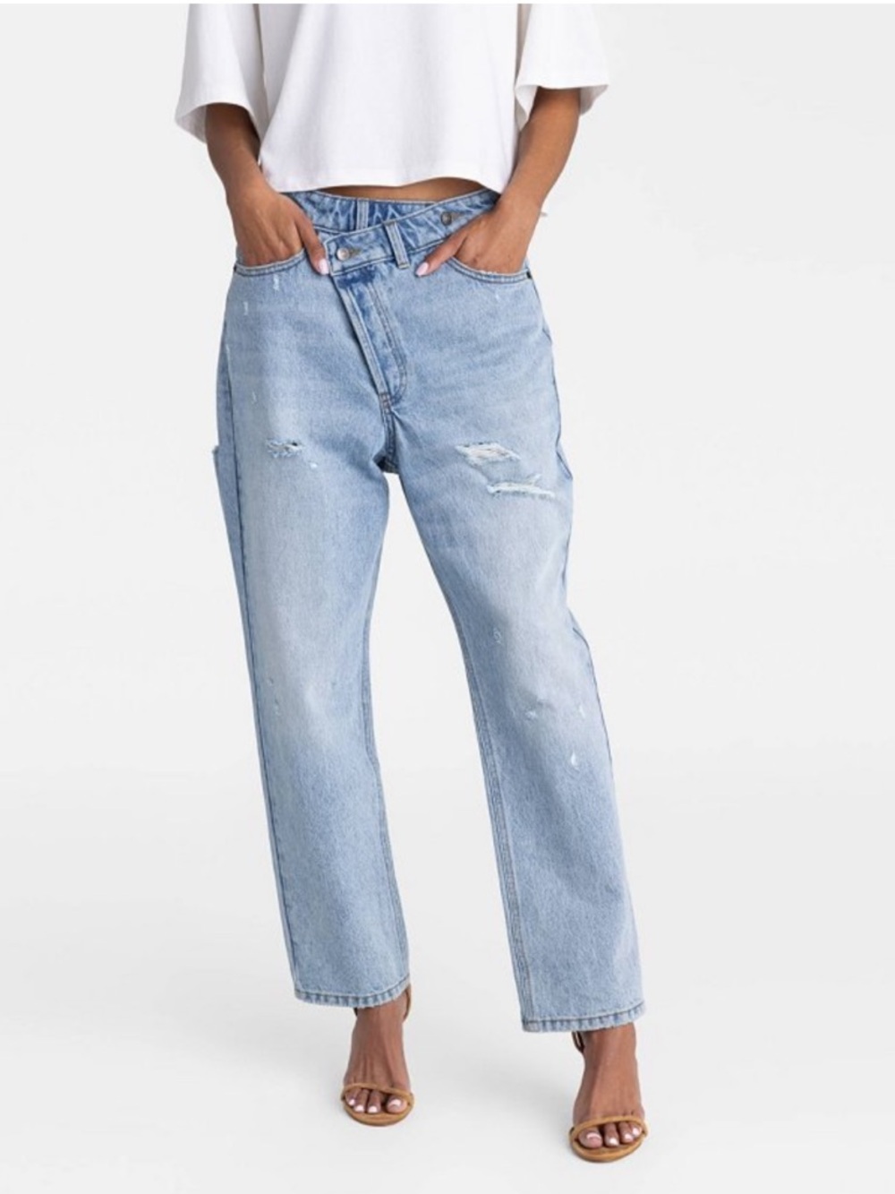 l KBB by KAHLANA Women's Mid-Rise Tapered
Leg 'The Dylan Jean' - Light Wash 4